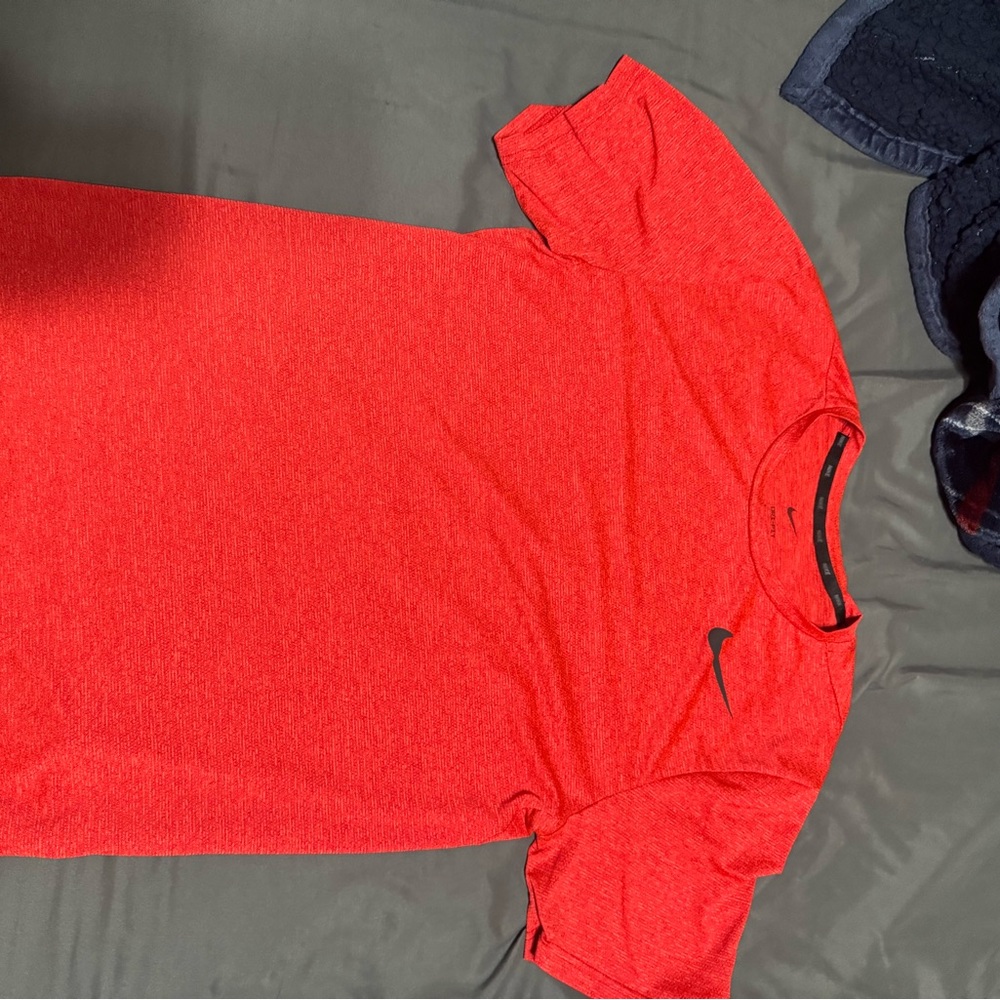 Men’s dry fit T-shirt, Nike reds, medium